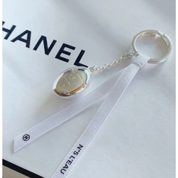 Novelty Charm Nº5 L'EAU Perfume Bottle Key Chain Limited Edition VIP GIFT - Picture 8 of 9